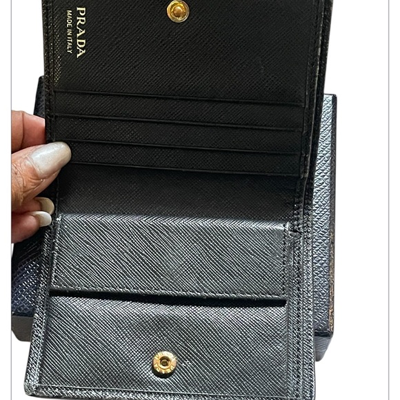 Low start Prada Unisex Wallet with Box and Authentication Card-Preowned - Picture 6 of 8